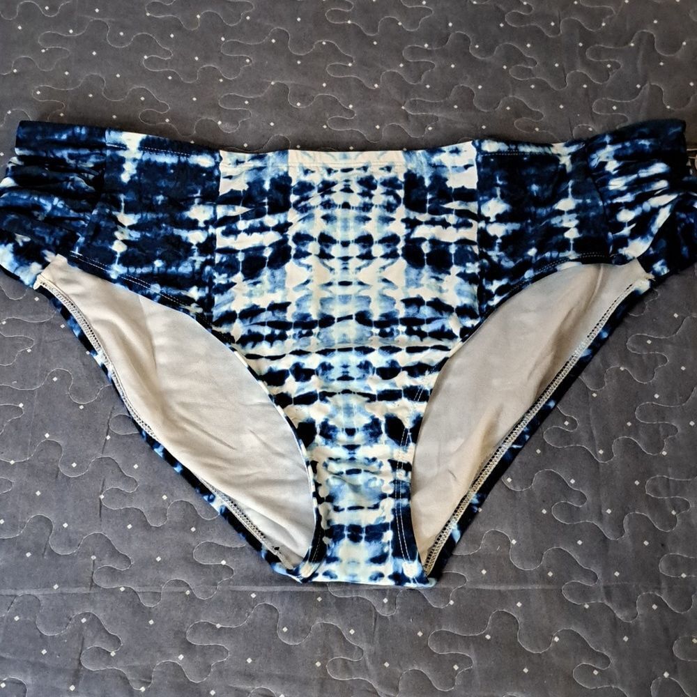 Mynah blue and white medium coverage swim bottoms size 20W NWT